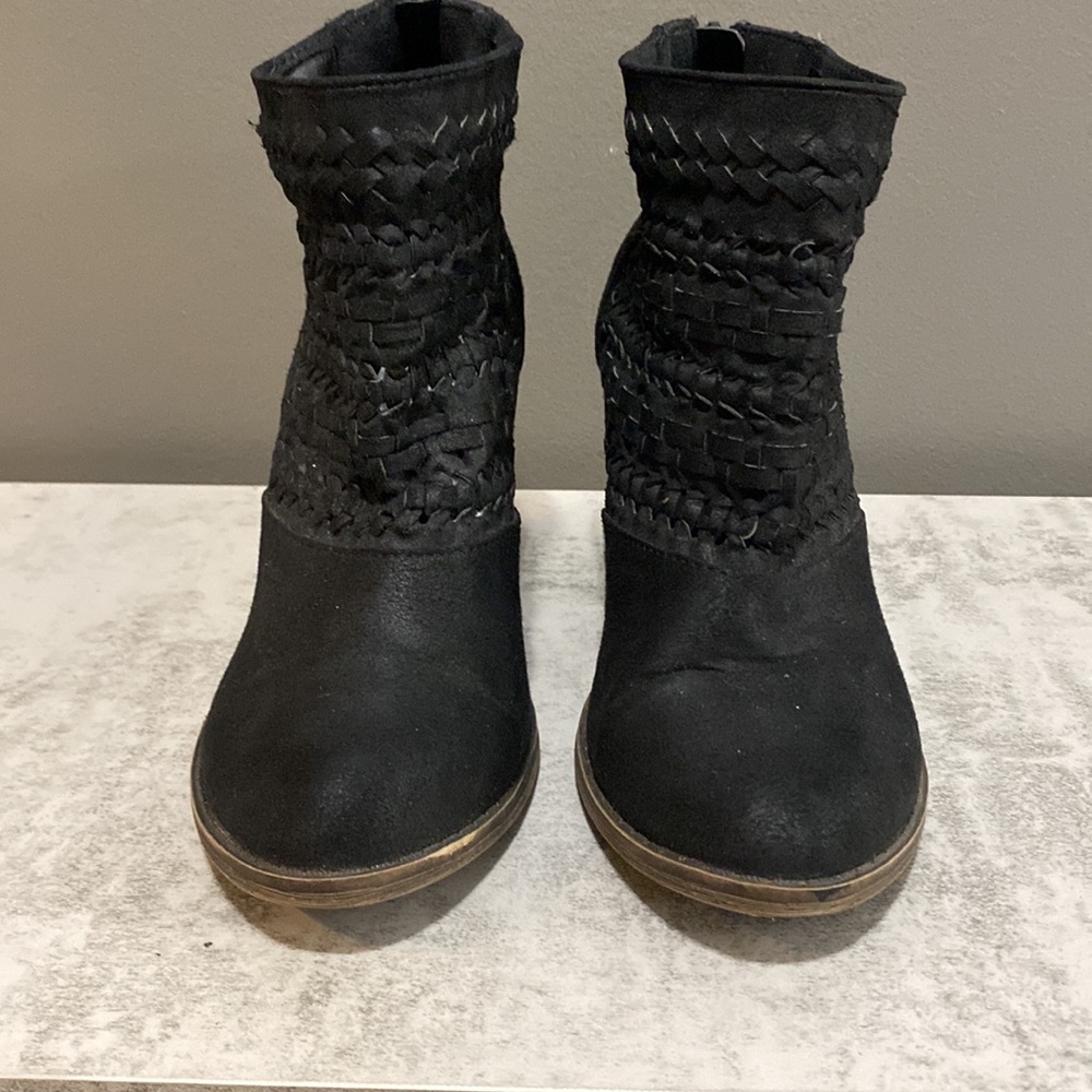 Fergalicious Wanderer Black Ankle Bootie Size 7 - Picture 3 of 10